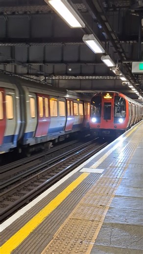Liverpool Street Underground Station Liverpool Street station! 🚂 London's busy hub 🌆. Here are some bits: - *History*: Opened in 1874, major Victorian station 🏛️ - Connections: Tubs out to Essex, Stansted Airport 🚀 #liverpoolstreet #londonunderground #londontube #metro | Ref Manalo II