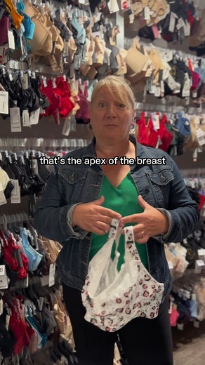 6 comments | The lovely Paula from Elomi is here to showcase one of...