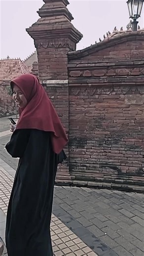 "Fir, tolong videoin dong" eh pas liat ke belakang taunya udah divideo...