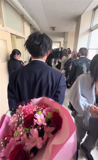 感謝の気持ちを込めて...卒業式花束サプライズ彼氏の思い出
