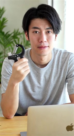 1️⃣ 毎日5分で、握力は確実に鍛えられる 2️⃣ 手の力が弱い？この握力トレーニングは本当に実用的 3️⃣ ジムに行かなくても、腕と前腕を鍛えられる 4️⃣ オフィスでも使える手のトレーニング神器 5️⃣ 握力・指・前腕トレーニングを1セットで解決 #ハンドトレーニング #フィットネス機器 #筋力トレーニング #握力器 #スポーツフィットネス