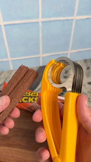 Reese’s bar vs. banana slicer #asmr #satisfying #reels | Mrbigpull