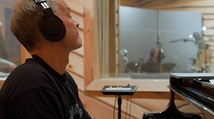Here's a bit of Brad recording “Tomorrow Tomorrow," from his upcoming album of Elliott Smith songs, 'Ride into the Sun,' with singer/guitarist Daniel Rossen of Grizzly Bear, singer/mandolinist Chris Thile, bassist Felix Moseholm, and drummer Matt Chamberlain at The Bunker Studio in Brooklyn. | Brad Mehldau