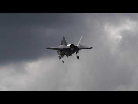 Watch an F-35 Fighter Jet Hover at the 2016 Farnborough Air Show