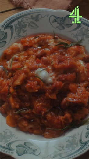 Ultimate comfort food on a budget? Yes please! Get the recipe for this gorgeous Baked Bread and Tomato Soup loaded with creamy mozzarella and rosemary. Feeds a family of 4 for just £4.50! Ep 6 Feast for a Fiver is streaming now on Channel 4 🍴 AD | Jamie Oliver