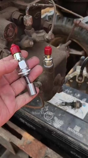 Installing an oil pressure indicator on a single-cylinder diesel engine to monitor engine lubrication and performance. 🛠️⚙️ #Shorts #DieselEngine #Mechanic #enginerepair #mechaniclife