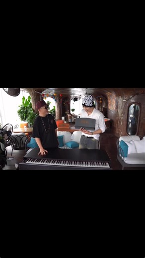 [Update, 11.02.2026] DƯƠNG DOMIC NHẬN GIẢI "NHẠC SĨ CỦA NĂM" | PIPA - PRODUCER'S INSIDE PICKS & AWARDS 2025 Cảm ơn chú Huy Tuấn cùng các nhạc sĩ và NSX đã bình chọn và trao tặng cúp PIPA “Nhạc sĩ của năm” cho Dương Domic ☺️ Hy vọng trong hành trình sắp tới sẽ được thưởng thức những bản sáng tác của Dương từ món quà này nhée 🫶🏻❤️‍🔥 ---------------------------- #DuongDomic #PIPA #PIPAAWARD #Dopamine | All for Domic - Dương Domic FC