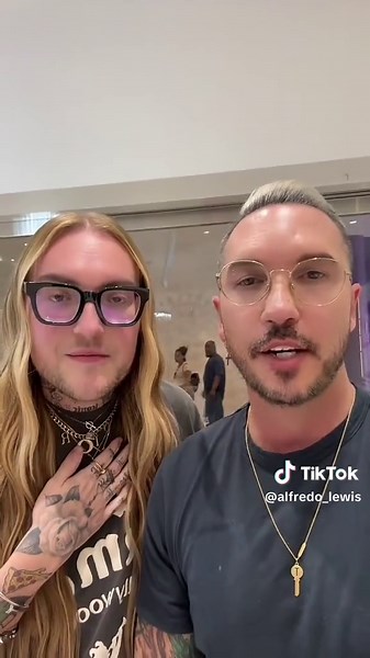 It all started with saving Steph’s hair from a DIY bleach fail #stitch with @steph :) Steph we know how tramatic these things can be and we want to help. My friend @Alex Pardoe and I want to fly you to Beverly Hills and give you the hair color of your dreams and hair extensions to save your hair. Sending love 🥹🙏 #hairbreakage #colorcorrection #fypシ゚viral #hairdamage #hairchallenge #hairhelp