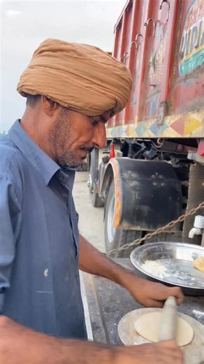 VLOGS ON THE WAY on Instagram: "Truck driver vlog . . . #truckdriver #trendingreels #viralreels #trucklife #trucklovers #truck #followers #truckdaily #love"