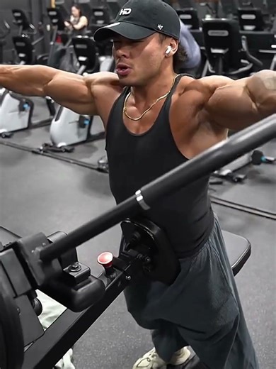 MACHINE LATERAL RAISE WORKOUT🥵