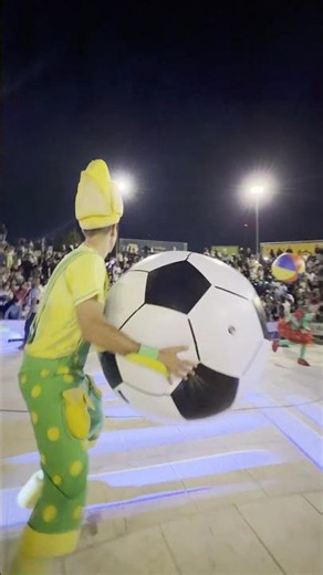 Fozi Mozi and Tutti bounce the ball with the Ramallah audience! ⚽🇵🇸