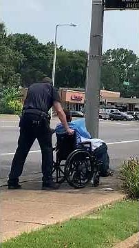 Caught on Camera: Memphis Police Officer helping citizen to bus stop #memphis #shorts