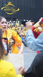 2.7M views · 45K reactions | Game này quá đơn giản với Englot #englot #hanhtinhnhansac | Hành Tinh Nhan Sắc | Facebook