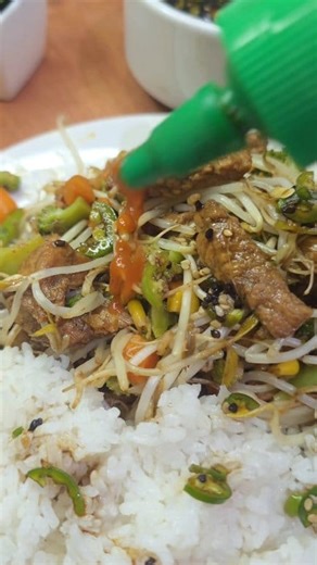 Prepara en casita la mejor comida estilo Oriental. Los ingredientes básicos son: Ajo Jenjibre fresco Salsa negra concentrada o sazonador maggy Salsa de soya Salsa de Ostion, Teriyaki o Hoisin Y combina con la proteina que te guste, añade vegetales como zanahoria, brocoli, y frijol nacido o germinado de soya . . #reelsvideoシ #recetas #virales #parati #cocina #comida #oriental #China #reelsviralシ #reelsfypシ | En la cocina con Eldita