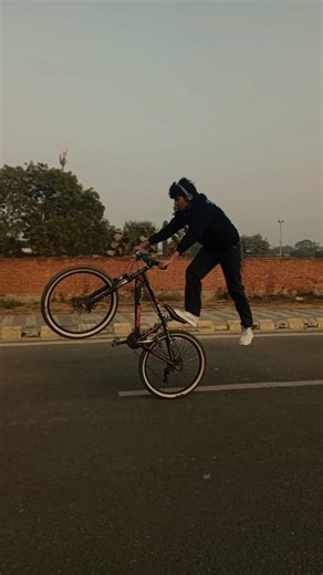 cycle rolling and surfing #short #stuntbike #yamaha 😱😱😱🫣🫣🫣🥰🥰🥰