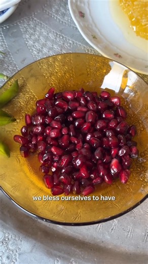 Have you ever heard of the Rosh Hashana seder? Chef Niv Turjeman helps us understand and celebrate tradition as we head into 5786 and new beginnings. 🎥 Jewish Food Society | Israel in the USA