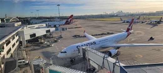 VIDEO: Qantas Flight To Dallas Diverts To Tahiti After Passenger Bites Flight Attendant - View from the Wing