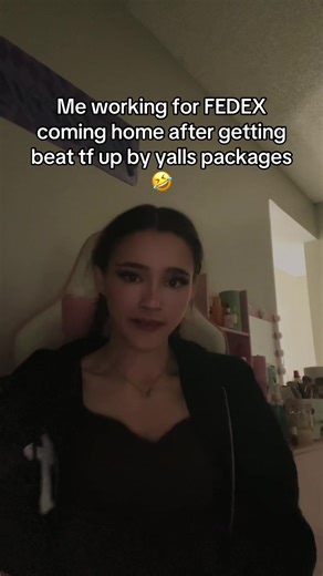 I HAVE NO BUISNESS in the back of these trucks 😂 IM 5’2 and yes like the bitch at work was making fun of me - I’m 100lbs soak and wet. I lost abt 10 pounds working here. My metabolism clashed with working 5hrs straight no break, and fast paced whole time. #workingmom #bruises #anemia #shortgirls #fedex