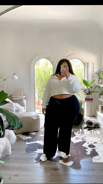 Stylish Chubbies Outfit Ideas for Women #chubbyfashion, #plussizeoutfits, #fashiontips, #styleinspo, #outfitideas