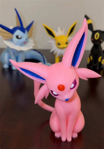Who loves Espeon?! 💓 Comment which eeveelution I should do next? 🫢😊 #eeveelution #pokemon #espeon #3dprinting #3dprinted