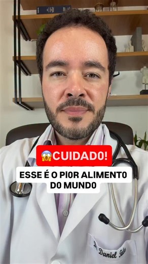 DR DANIEL TALES on Instagram: "🚨 O ALIMENTO Nº 1 NA LISTA VERMELHA DA OMS! (Pare de comprar isso hoje) 👇 Você sabia que existe um item popular que carrega o mesmo risco toxicológico da fumaça de óleo diesel? Não sou eu quem diz, é a Organização Mundial da Saúde. Ao consumir esse produto apenas uma vez por semana, você está aumentando drasticamente o risco de desenvolver lesões graves no intestino. O problema são os conservantes (nitritos e nitratos) que transformam um simples lanche em um risc