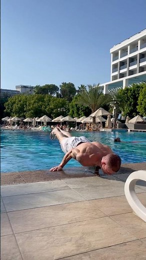 Pool Handstand Challenge🫡 #foryou #calisthenics #challenge #handstand
