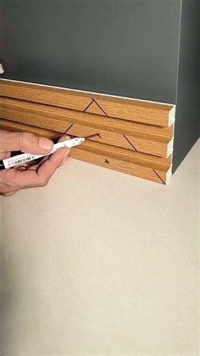 Easy way to install wooden molding on the corner of the wall so that it is symmetrical #woodworking