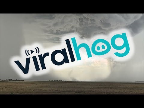 Fujiwara Effect Outside Denver International Airport || ViralHog