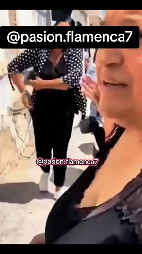 Gitanas cantando desde lo más hondo del alma, voces que lloran, ríen y arden en cada quejío. No es canción, es verdad pura, flamenco nacido del corazón. ❤️‍🔥🎶🌹🎤🖤 #viral #musica #foruyou #fyp #parati