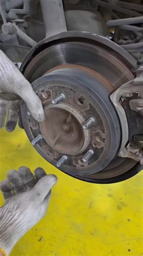 Mahar Mujahid on Instagram: "How to Change Toyota Prado Rear Brake Pads + Install New Rotors #toyota #Prado #brakepads #installation #guide #automotive #tips #tricks"