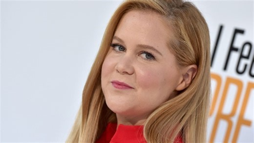 Amy Schumer showcases incredibly taut stomach in bathroom selfie after 30 lbs weight loss