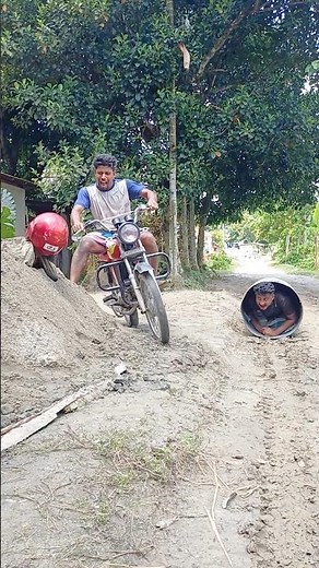 “Smart Thieves Used a Helmet Trick! 😂 Funniest Motorcycle Prank Ever!”
