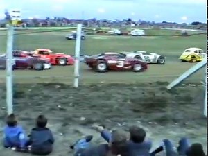 Todays Blast from the past is Heat One of the 1989 New Zealand Super Saloon Champs from Woodford Glen and has Skinny Colson got his hands full with Mick and TC Jago to name afew chasing the flyinng 66s Monza Video Courtesy of Russell Burney | Speedway History & Icons