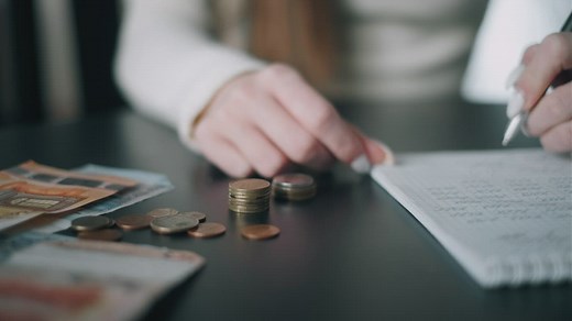 Counting and distributing the spends - Free Stock Video