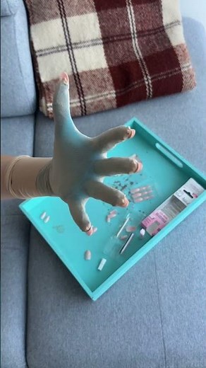 How to make evil hands for Halloween! Aka Agatha Harkness hands! 💁🏻‍♀️