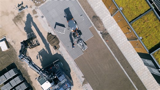 10K views · 29 reactions | GRAS TUSSEN DE TEGELS, POWER ONDER DE GROND  Op project Blankenstijn in Hedel hebben we grastegels gelegd die niet alleen zorgen voor een goede afwatering, maar ook bijdragen aan een GROENER straatbeeld. Strak werk geleverd door ons team, met oog voor detail en kwaliteit. Alles ligt stevig, netjes én duurzaam op z’n plek. Waar Gijben is, is een weg 李 | Gijben Infra BV | Facebook