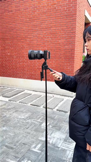 AI Tracking Technology for Hands-Free Filming