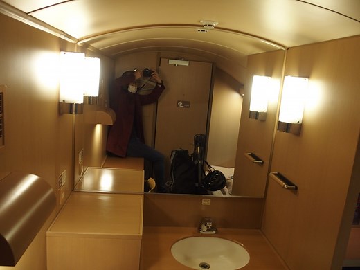 A寝台シングルデラックスの部屋の様子