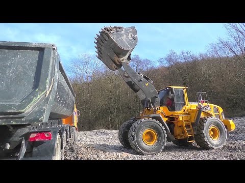 MEGA RC TRUCKS! VOLVO L250GS AT THE BIGGEST CONSTRUCTION SITE