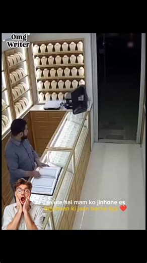 R.K on Instagram: "日本利用压电瓷砖将脚步转化为电能。这些瓷砖捕捉来自你脚步的动能。当你行走时,你的重量和动作会对瓷砖产生压力。瓷砖会轻微弯曲, 从而产生机械应力。瓷砖内部的压电材料将这种应力转化为电能。每一步都会产生少量电荷, 而数百万步结合在一起就能产生足够的电力来驱动LED灯、数字显示屏和传感器。在像涩谷车站这样繁忙的地方,每天大约有240万个脚步为这一系统作出贡献。这些电能可以被储存或立即使用,从而减少对传统电力来源的依赖,并支持可持续的城市基础设施。这种方法将日常运动转化为实用的可再生能源 #日本 #知 识 #事实 #你知道吗 #推荐科技 创新 历史 技术 实验 热门日本利用压电瓷砖将脚步转化为电能。这些瓷砖捕捉来自你脚步的动能。当你行走时,你的重量和动作会对瓷砖产生压力。瓷砖会轻微弯曲,从而产生机械应力。瓷砖内部的压电材料将这种应力转化为电能。每一步都会产生少量电荷,而数百万步结合在一起就能产生足够的电力来驱动 LED灯、数字显示屏和传感器。在像涩谷车站这样繁忙的地方,每天大约有240万个脚步为这一系统作出贡献。这些电能可以被储存或立即使用,从而减少对传统