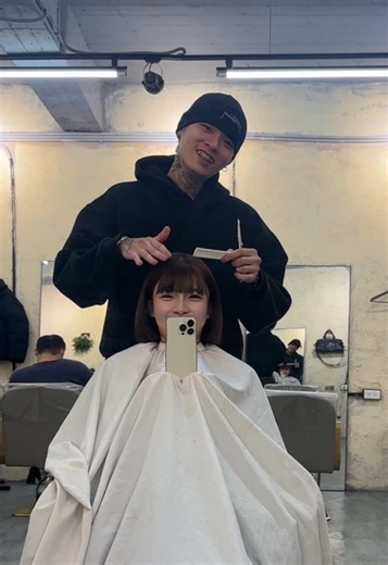 2026我還是選擇找他🩵✨ - 所以得到了就不珍惜 ✂️ @_y.llow 我的頭髮：每一次都是煥然一新 重新跟這個世界談戀愛的感覺✨☺️ 整體感受5顆🌟 最在乎的是時間流暢度跟我預期做的造型要一致 這兩點我是給一個很大的👍🏻 （男孩子也很有福）因為他很會用 耶樓 下次見囉！（好
