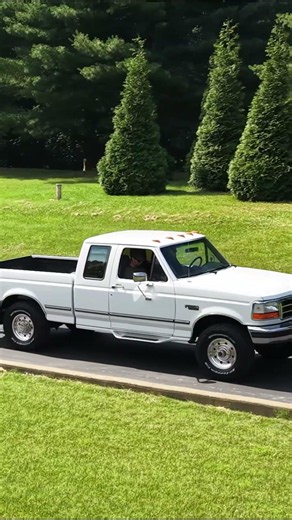 One OBS Ford Hauling Another #obsford #fordbronco #classictrucks