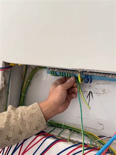 Expert Electrical Work Tips for UK Professionals