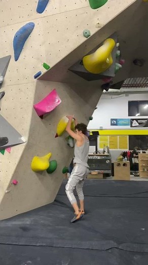 Rating CLIMBERS on a V7 (the last move is 😳)