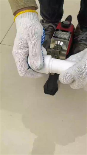 DAY 39: Tired of carrying heavy generators or dead batteries? 🤔 Switch to our SGS-Certified Gas Welder. It runs for 10 continuous hours on a cheap cassette gas can(250g). It’s safer (no electric shocks in rain), lighter, and built with durable Nylon PA6. ✅ SGS Certified = Peace of Mind. 🎥 Watch how it works in the video below! Drop a comment if you want to see us at Cologne Fair 2026 (Booth 5.1F06)! Hashtags: #PlumbingCommunity #HVAC #ToolReview #GasVsElectric #PipeFitting #SafetyTools #SGSCer