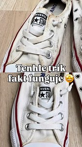 👟 Bílé tenisky, které už to měly za sebou? 💦 Prací gel, teplá voda a kartáček… a špína jde krásně dolů ✨ Bez zbytečného drhnutí, výsledek vidíš hned 🤍 Zase krásně bílé jako nové 📲 Ulož si tenhle trik, bude se hodit www.alori.cz | Alori.cz