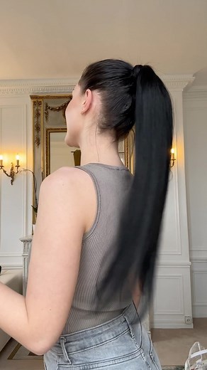 9.9K views · 22 reactions | Une commande : une transformation 彩 Un simple clique et reçois ta queue de cheval à la maison pour un look glamour sur demande !  Rendez-vous sur notre site www.royalextension.com #extensionscheveux #extension #extensionscheveuxnaturels#extensionscheveuxparis #hairextensionspecialist | Royal Extension | Facebook