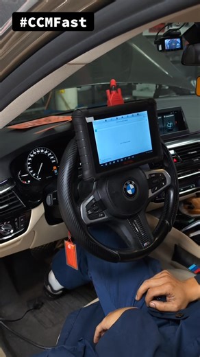 Thay nhớt RAVENOL VMP 5W-30 cho BMW 520i Dòng dầu nhớt động cơ cao cấp VMP thuộc phân khúc nhớt tổng hợp toàn phần của Ravenol với những ưu điểm: - Được phát triển dành cho các dòng xe Châu Âu đời mới, đặc biệt là BMW, Mercedes-Benz, Porsche, Audi, … - Phù hợp với các tiêu chuẩn MB 229.52, BMW Longlife-04, VW 504 00/507 00, Porsche C30 - Sử dụng các công nghệ độc quyền USVO® và CleanSynto® - Giảm ma sát cơ khí, duy trì độ nhớt ổn định, làm sạch động cơ #ccm #ccmfast #ravenol #ravenol_vietnam | C