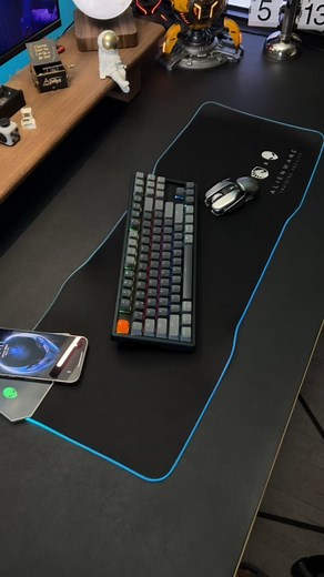 The coolness of RGB plus wireless fast charging, the #mousepad co-branded by Alien can really #rgbmousepad #gameperipherals #explorepage #explore #reels #viral #trending #trendingnow #gaming | Tech way