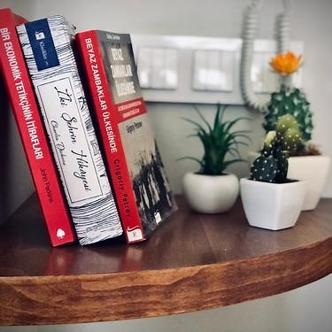 見た目も良くかさばらない！100均素材を使ったコーナーラックのDIY方法を解説！